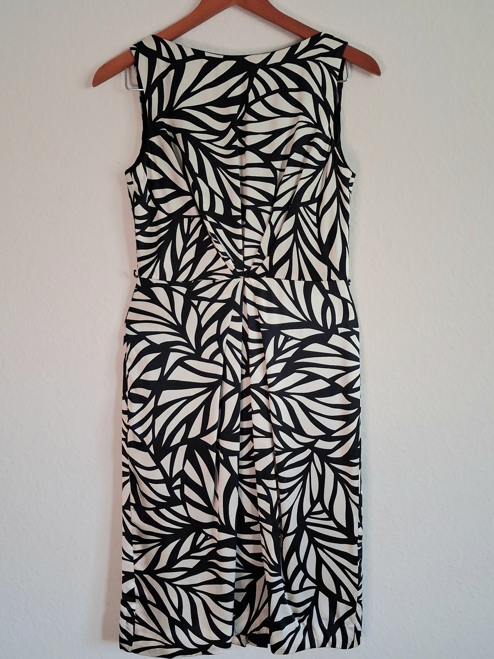 Maggy London Black and Cream Leaf-Print Midi Dress